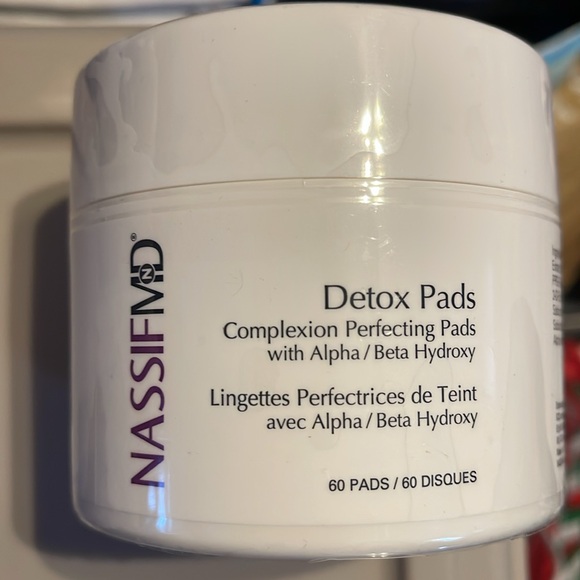 Amy Morrison Discover Beaury box with 6 products, 3 full size and 3 samples NEW - Picture 7 of 10